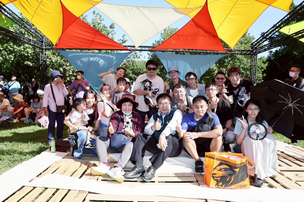 毛孩也有音樂祭！《野餐我PET你》台南登場  黃偉哲帶愛犬黑妞同樂