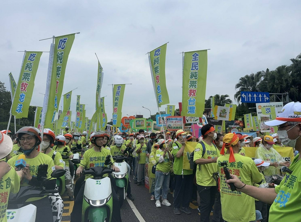 「蔬食國策平台」舉辦「純素國策」大遊行，吸引超過2000人參加