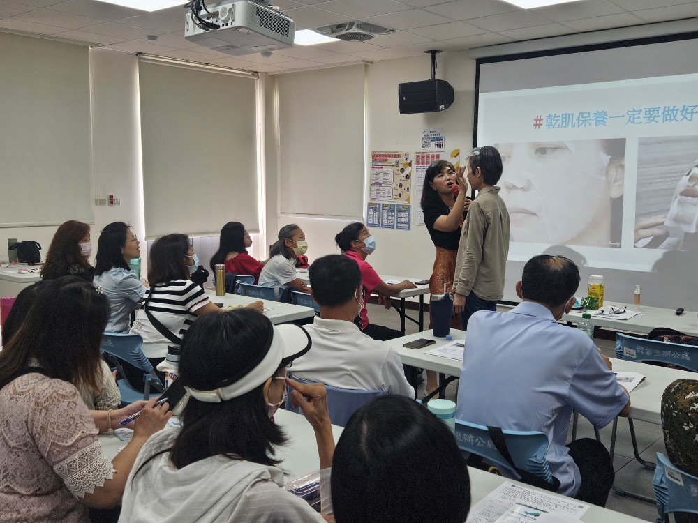南市勞工局辦理中高齡就業講座暨職場參訪促提升職場適應力及穩定度