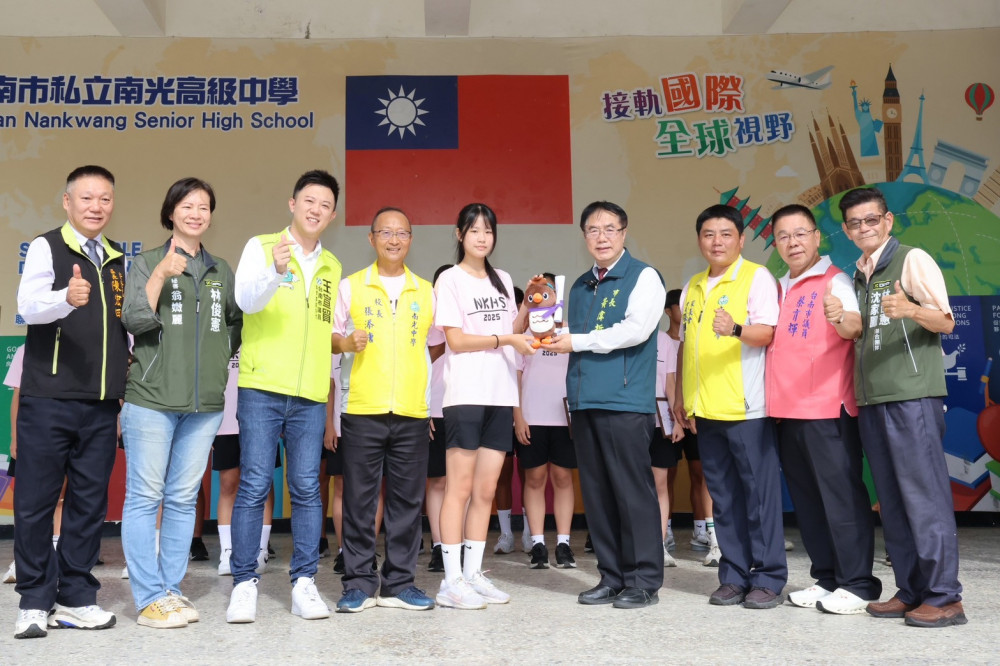肯定南光中學全國大隊接力奪冠   黃偉哲：榮耀是日復一日的訓練累積