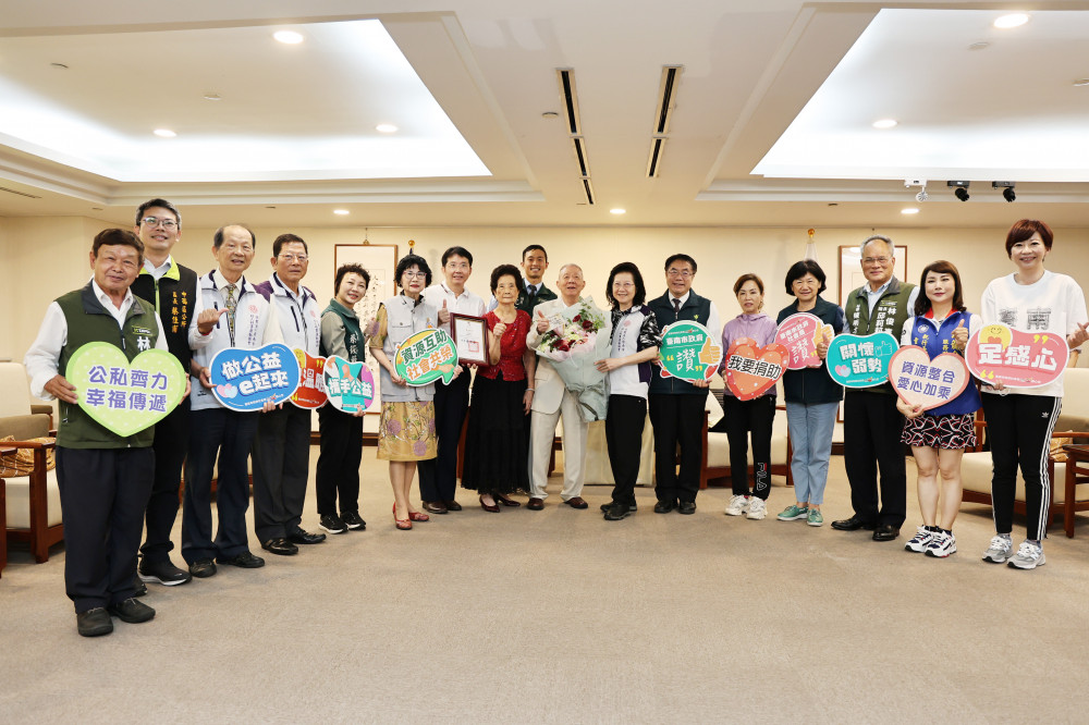 南市府市政顧問徐修齊再捐400萬！累計千萬助弱勢 黃偉哲感謝長期熱心公益