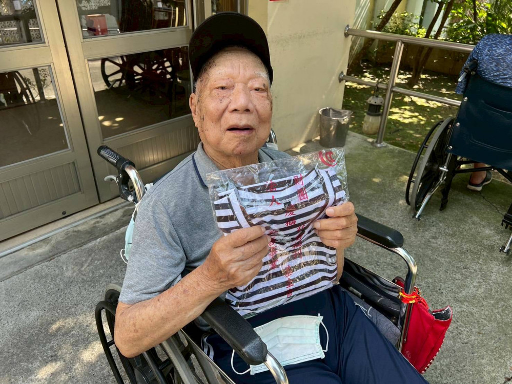 彰化榮家感謝慶福社會福利慈善基金會捐贈涼感衣  讓長輩涼感一夏