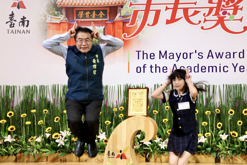 臺南「市長陪你拍」又來了！113學年度市長獎頒獎典禮第6場次 黃偉哲勉學子勇敢探索未來