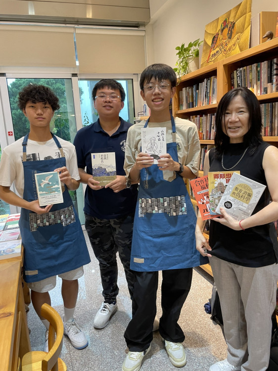 臺南市圖暑期推「一日店長」活動 帶領青少年走進書室圈 體驗閱讀成年禮