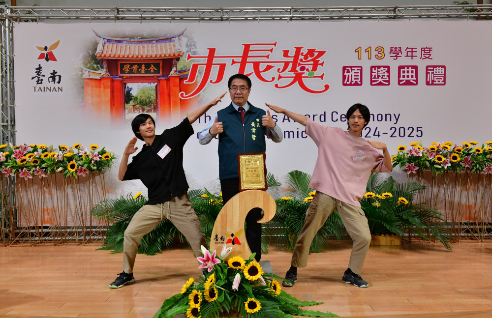 臺南「市長陪你拍」又來了！113學年度市長獎頒獎典禮第3場次 黃偉哲勉學子用創意征服未來