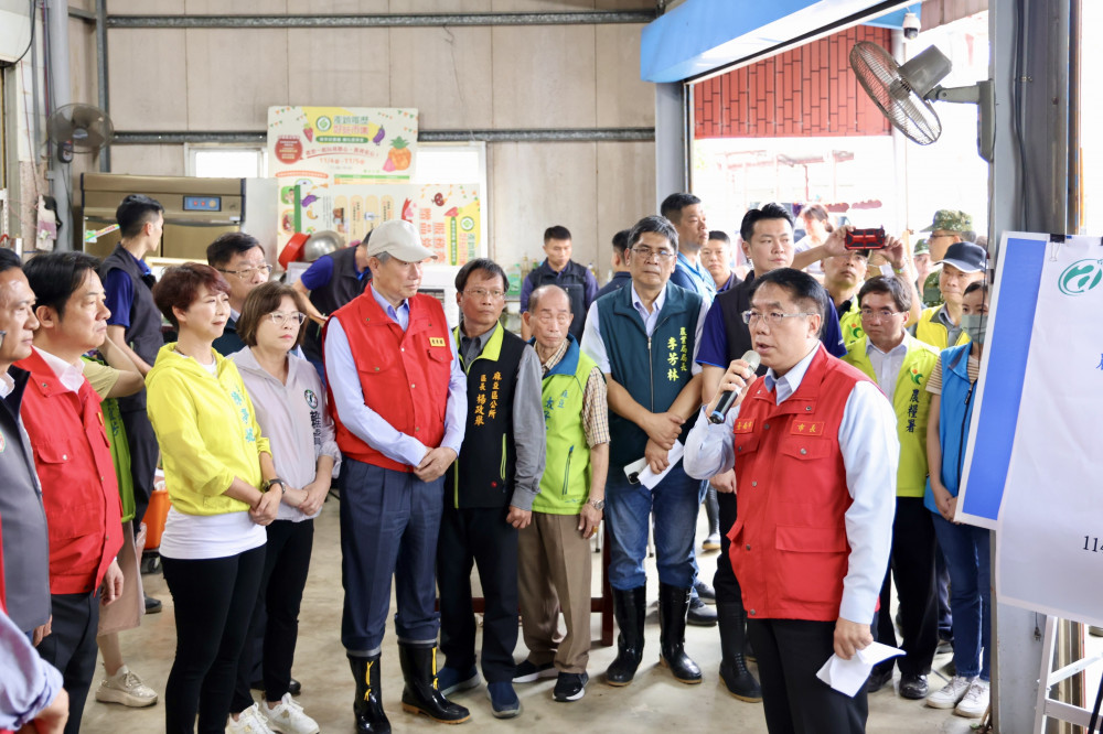 台南市長黃偉哲陪同賴清德總統赴麻豆、北門視察全力支援農漁民協助度過難關