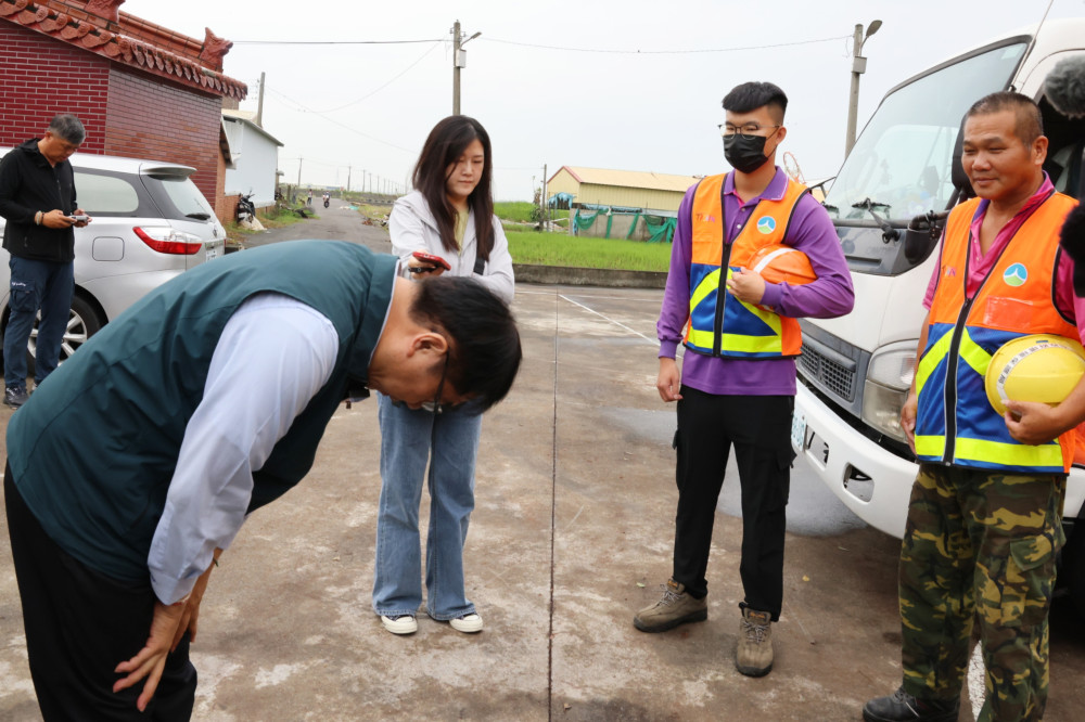 臺南市長黃偉哲視察後壁區清淤 感謝各方助力災後重建