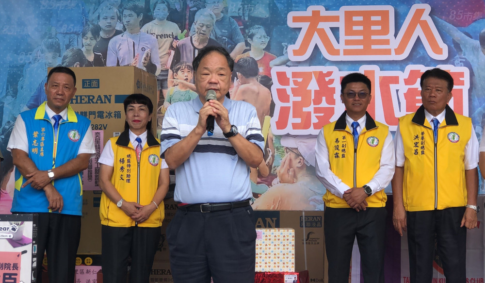  清涼一夏！大里人潑水節嗨翻十九甲健康公園   民政局長吳世瑋：打造親子共遊夏日盛