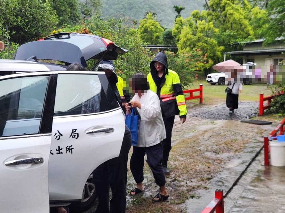 六龜山區土石流警報拉響  警方緊急疏散保安全