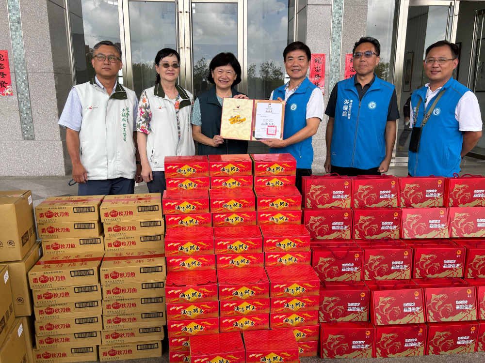 丹娜絲災後援手！高雄贈 285 箱罐頭、千顆海味粽助台南