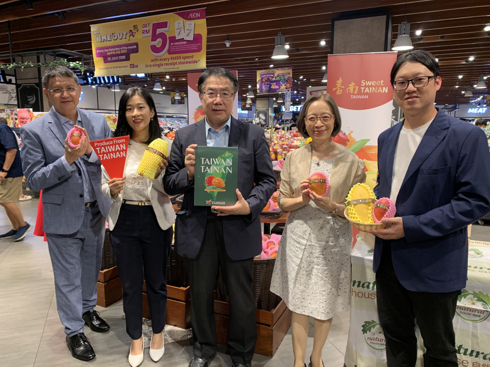 台南芒果再闖馬來西亞 黃偉哲快閃行銷後返台防颱