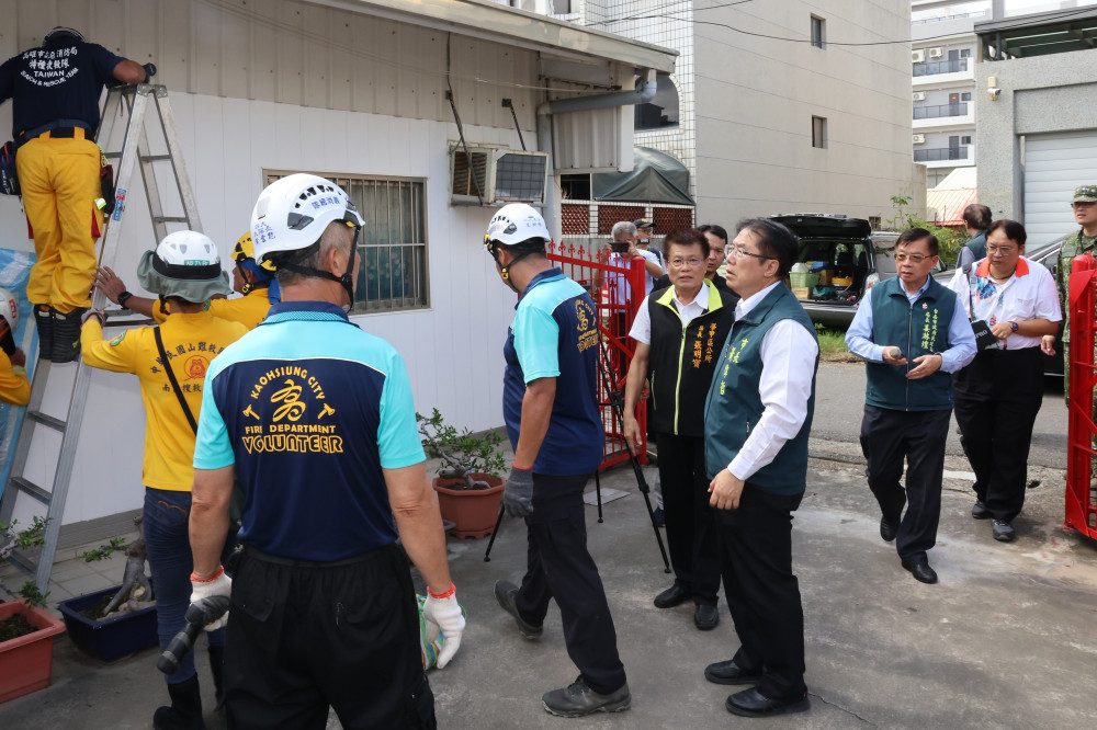 臺南市長黃偉哲赴北門、學甲、七股 視察颱風災後重建